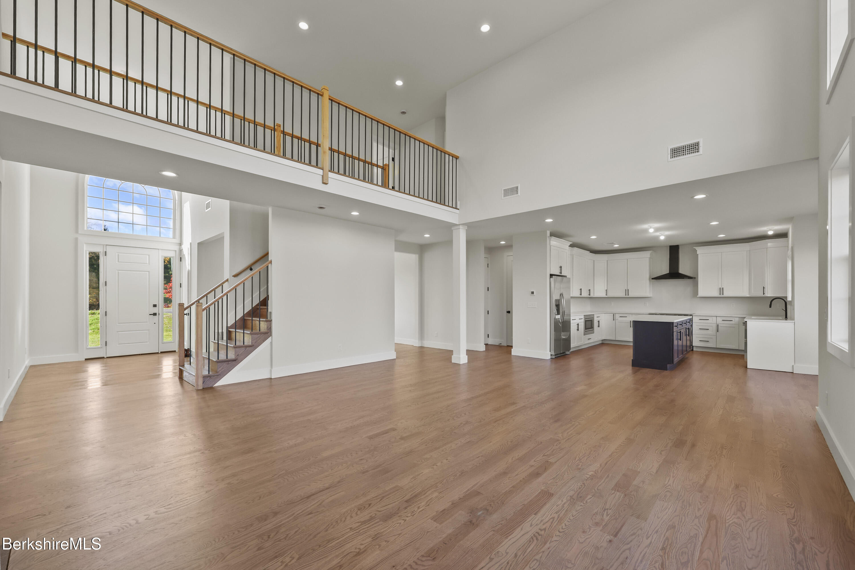 8 Northbrook Lane Pittsfield, MA 01201 - Photo 16 of 90 55 Living Room