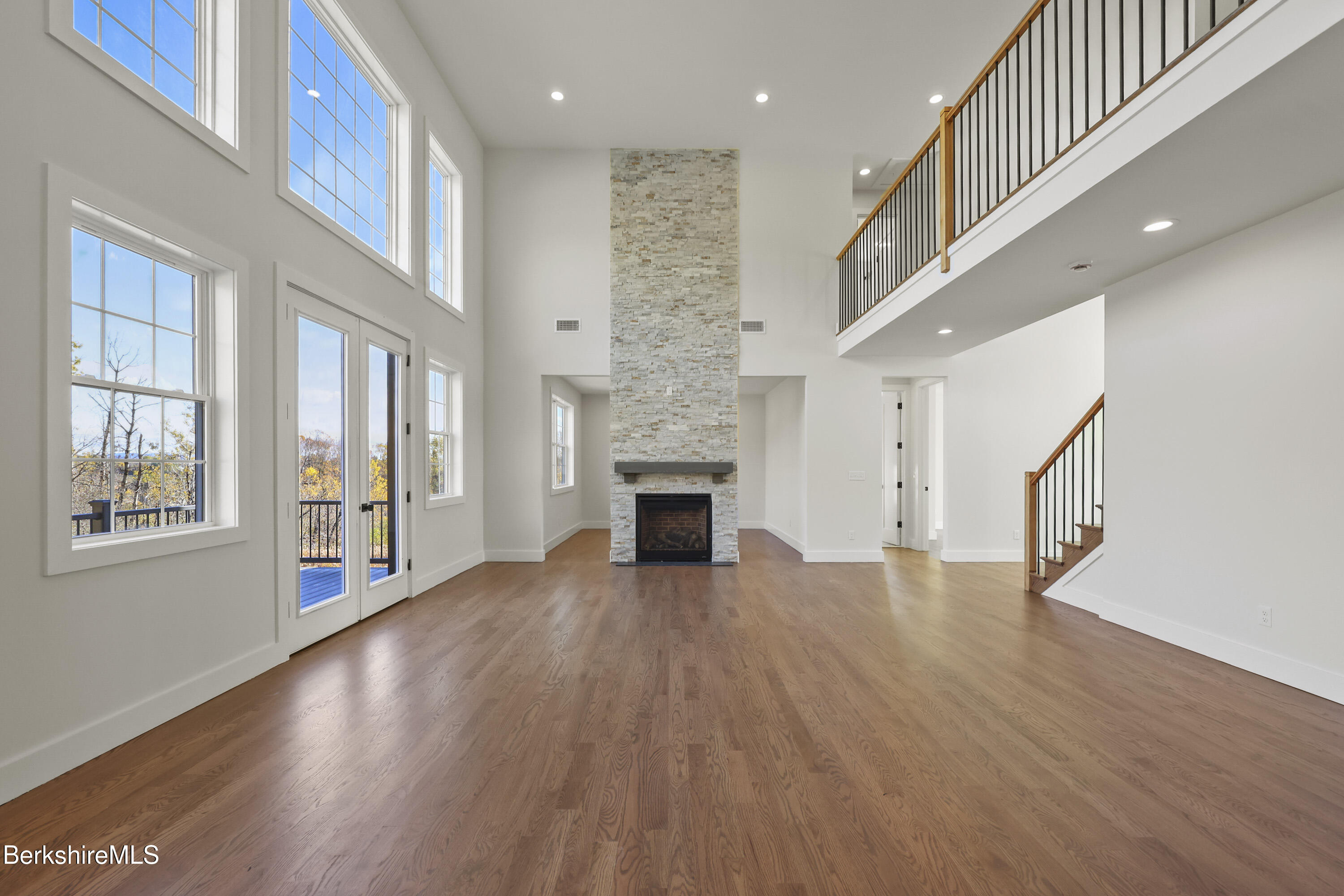 8 Northbrook Lane Pittsfield, MA 01201 - Photo 19 of 90 45 Living Room