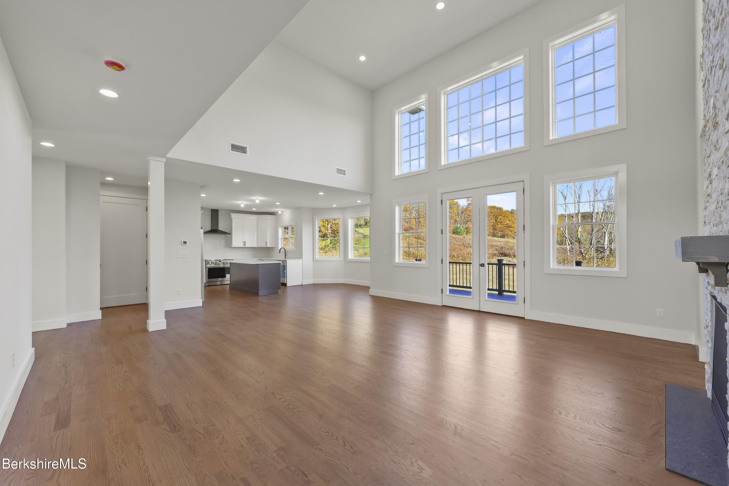8 Northbrook Lane Pittsfield, MA 01201 - Photo 22 of 90 35 Living Room