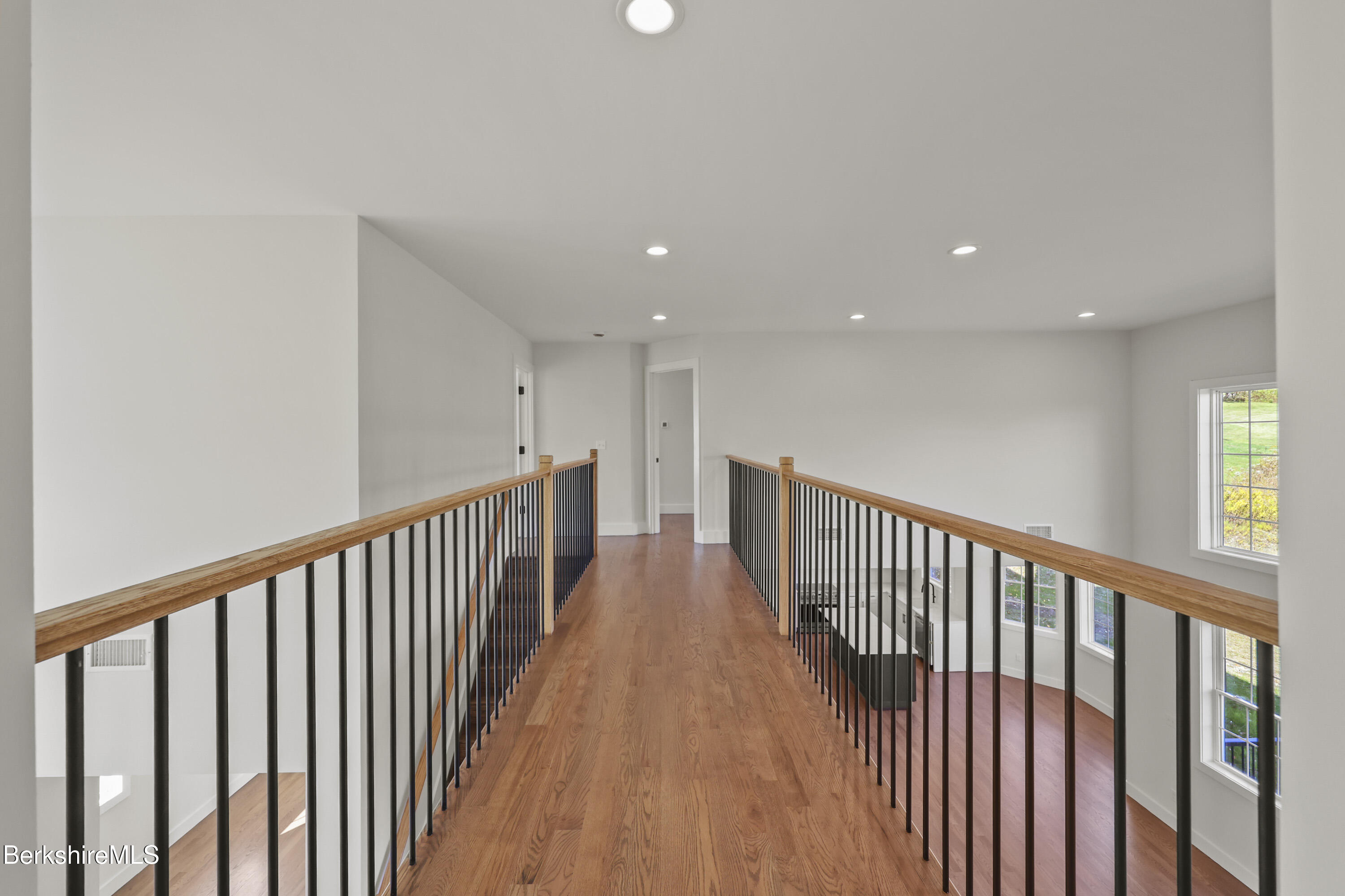 8 Northbrook Lane Pittsfield, MA 01201 - Photo 44 of 90 195 Second Floor Landing