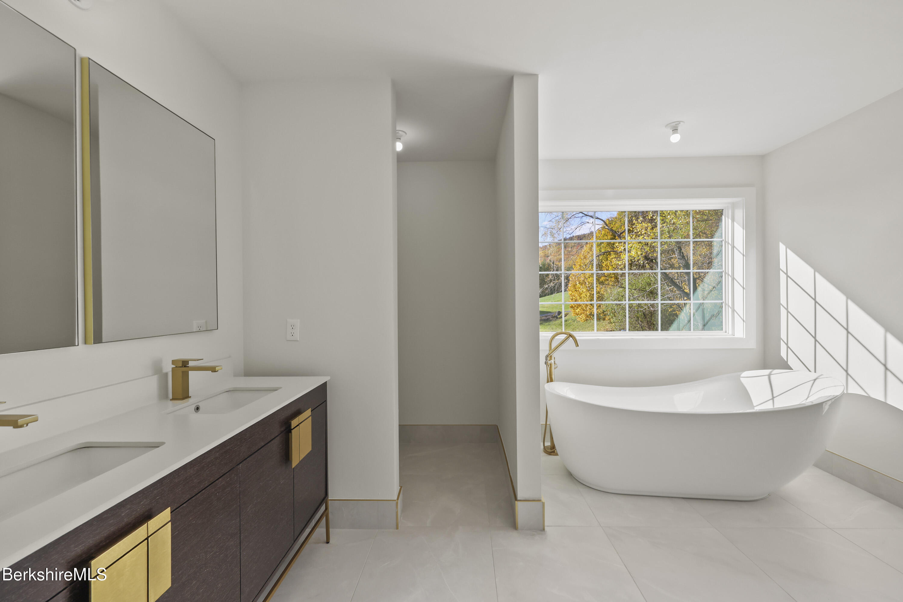 8 Northbrook Lane Pittsfield, MA 01201 - Photo 52 of 90 225 Second Floor Primary Bathroom