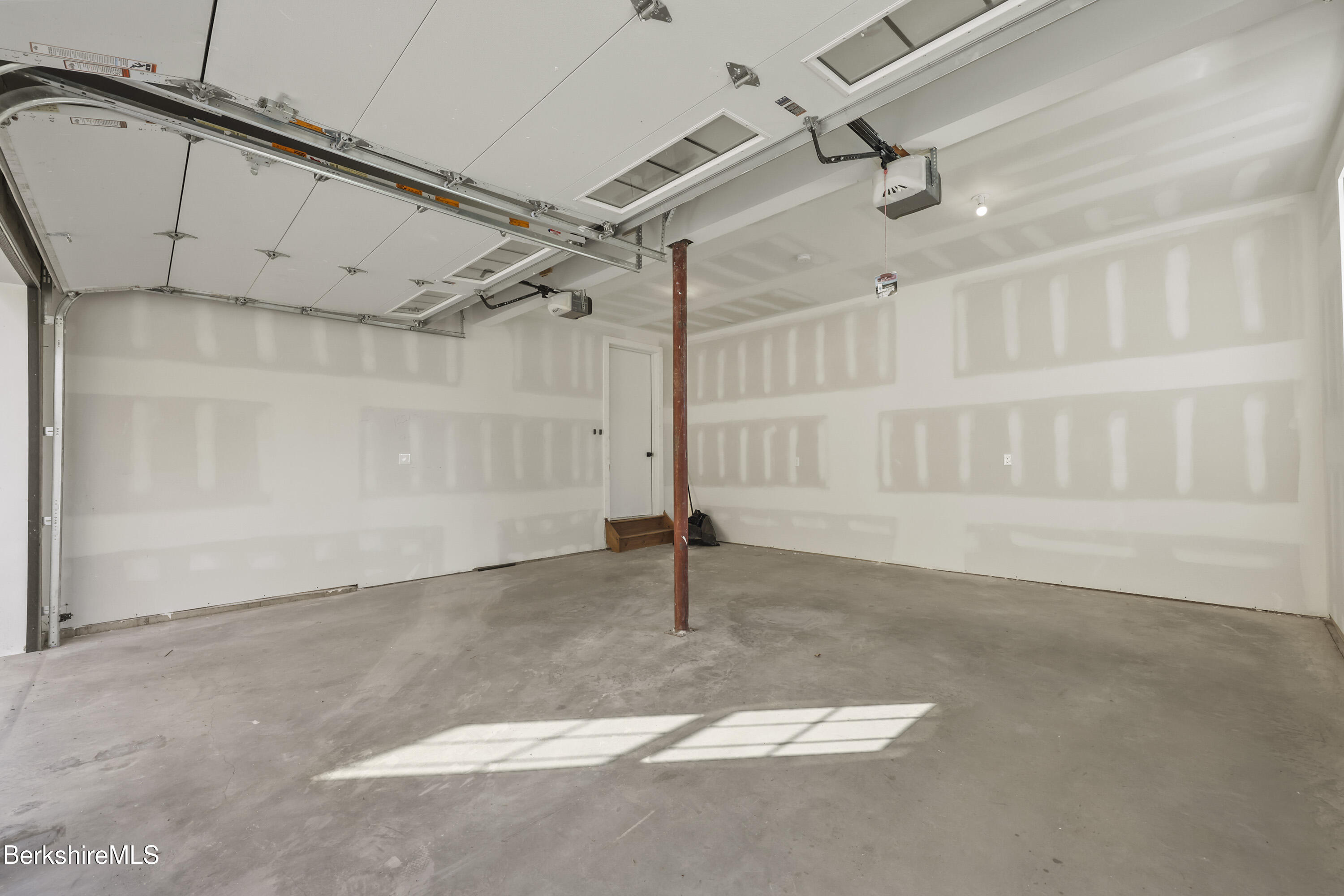 8 Northbrook Lane Pittsfield, MA 01201 - Photo 64 of 90 175 Garage