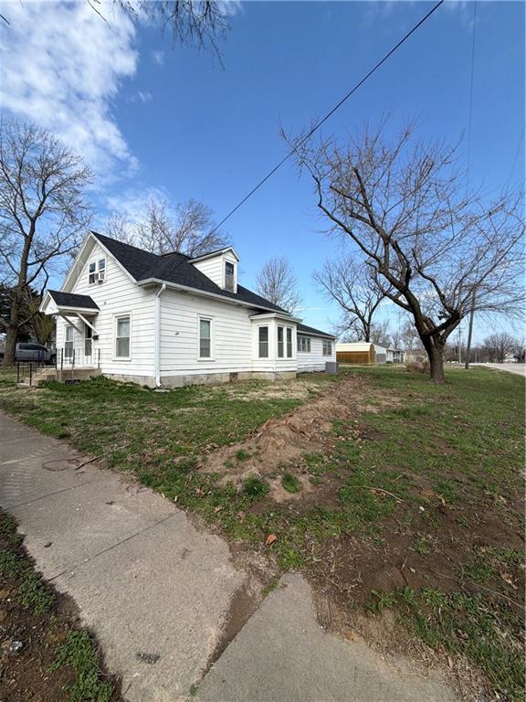 1222 Elm Street Humboldt, KS 66748 - Photo 2 of 21