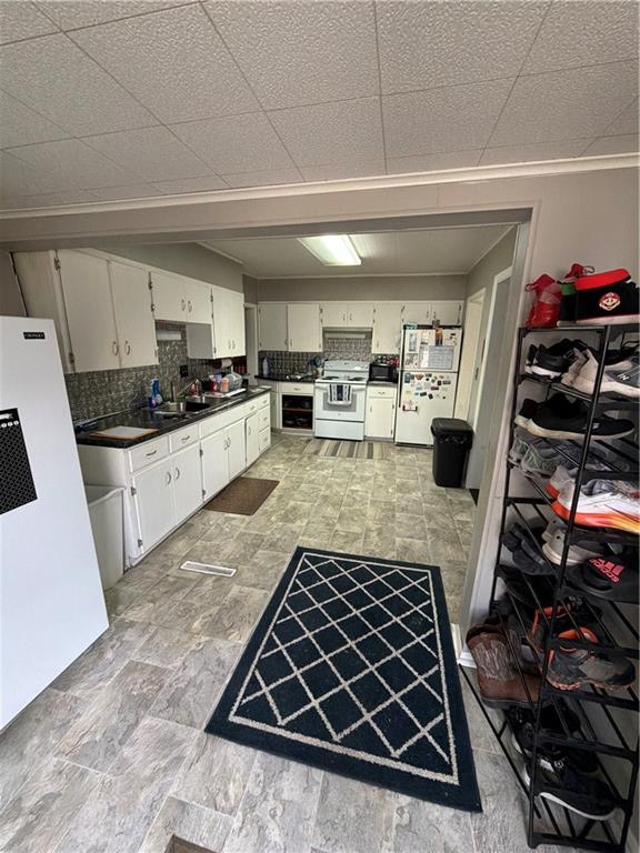1222 Elm Street Humboldt, KS 66748 - Photo 6 of 21
