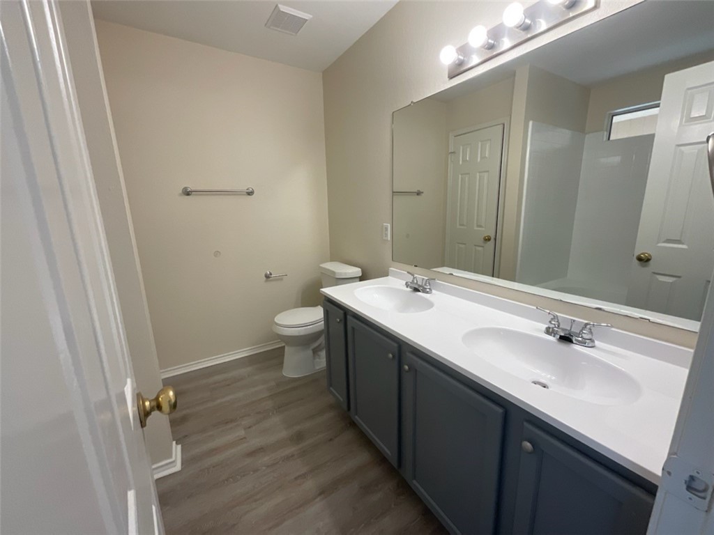 169 Spring Branch Loop Kyle, TX 78640 - Photo 5 of 13 Primary bathroom with dual vanities.