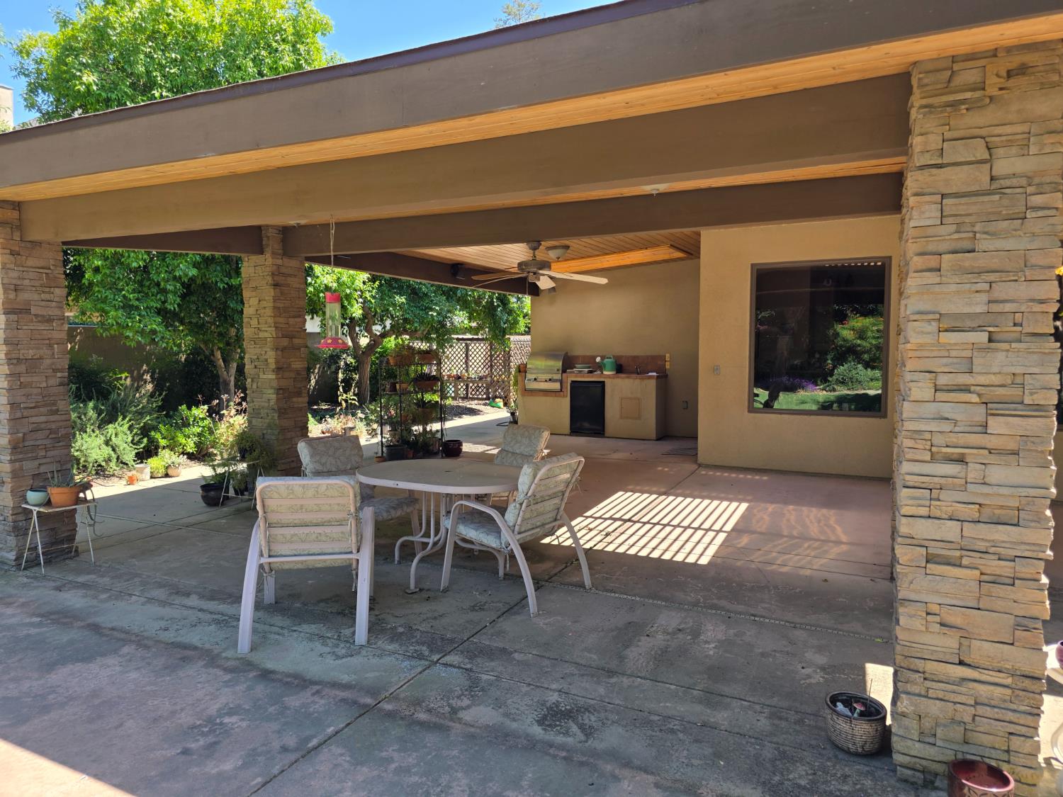 1072 Rorden Avenue Selma, CA 93662 - Photo 29 of 40 a view of a patio with a table and chairs and potted plants
