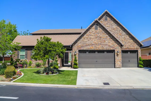 $898,000 | 4249 North Waterside Drive, Clovis, CA 93619
