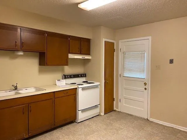 $650 | 501 Plaza Drive, Slaton, TX 79364