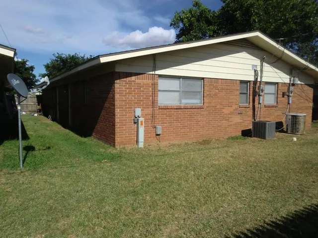 $650 | 501 Plaza Drive, Slaton, TX 79364