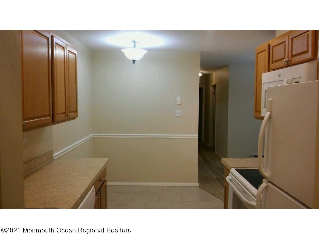 58 Amberly Drive, Unit B Manalapan, NJ 07726 - Photo 3 of 25 03-Photo 3