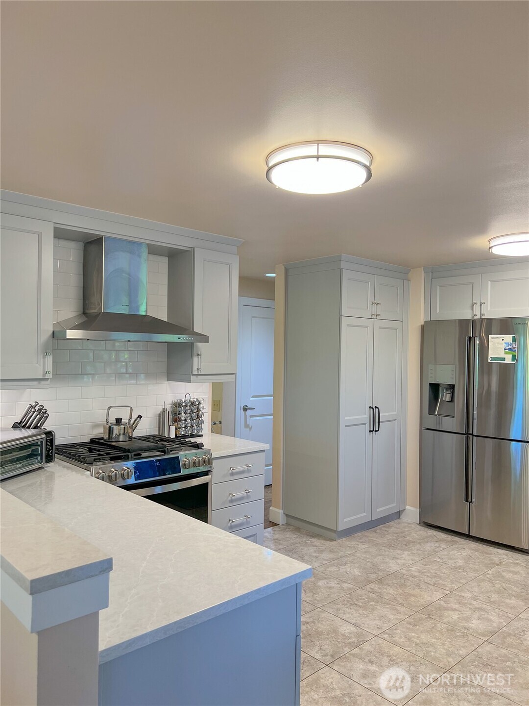9550 132nd Avenue Southeast Renton, WA 98059 - Photo 15 of 34 a kitchen with stainless steel appliances a refrigerator and a stove