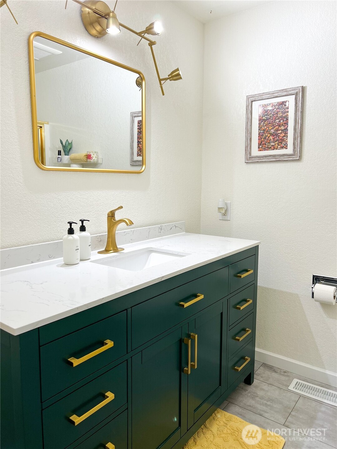 9550 132nd Avenue Southeast Renton, WA 98059 - Photo 28 of 34 a bathroom with a sink vanity and a mirror