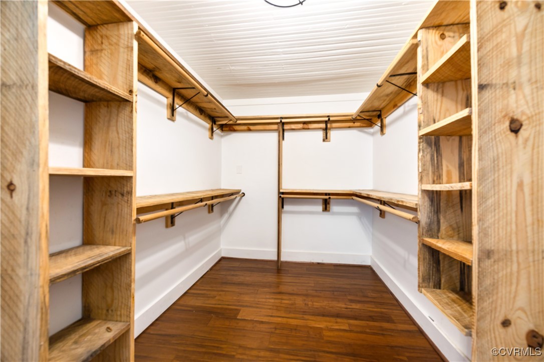 239 Old 15 Road New Canton, VA 23123 - Photo 21 of 32 Primary Closet