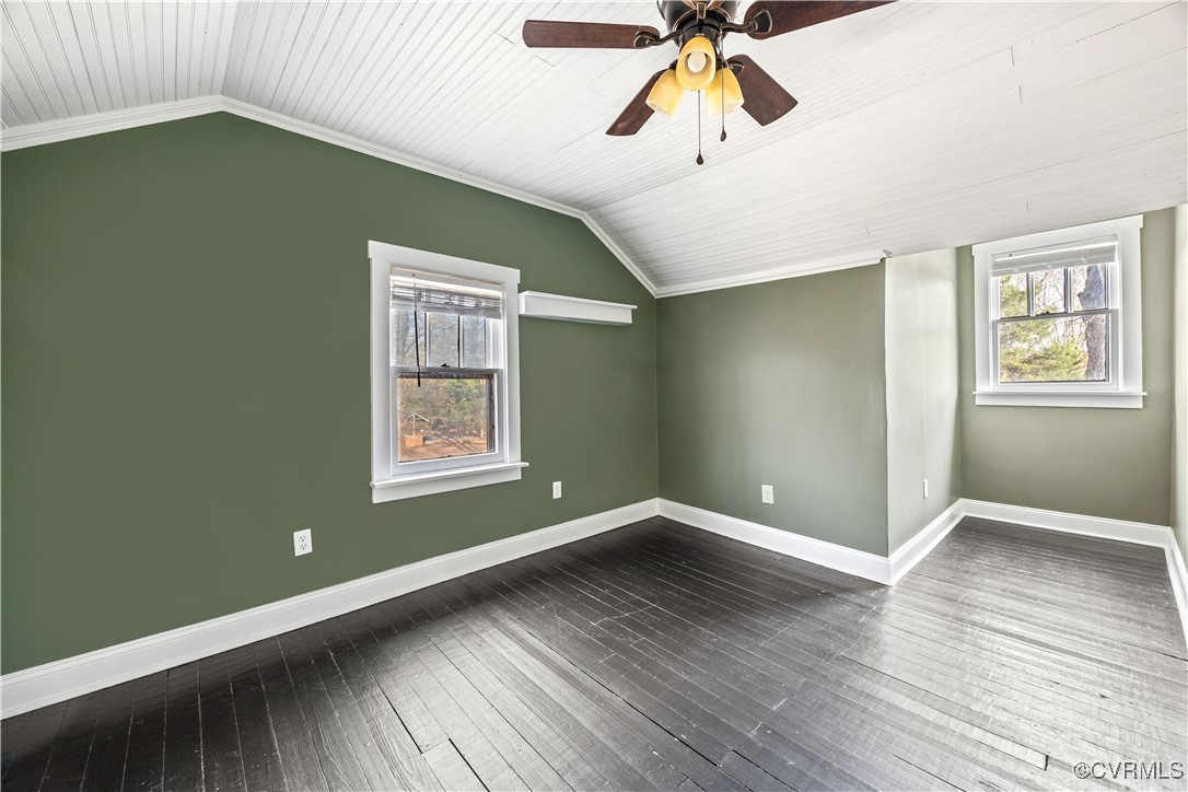 239 Old 15 Road New Canton, VA 23123 - Photo 22 of 32 Upstairs Left Bedroom