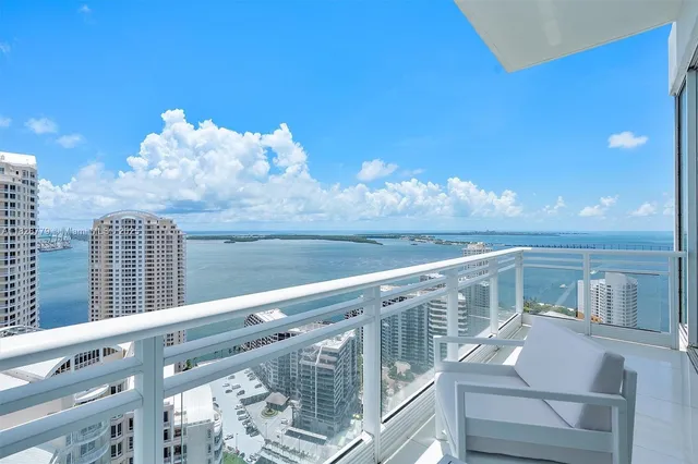 $4,490,000 | 900 Brickell Key Boulevard, Unit 3103, Miami, FL 33131