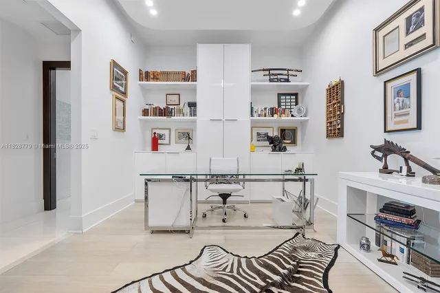 $4,490,000 | 900 Brickell Key Boulevard, Unit 3103, Miami, FL 33131