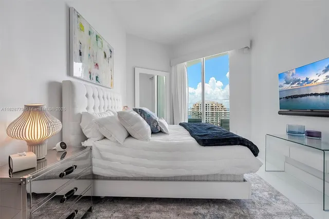 $4,490,000 | 900 Brickell Key Boulevard, Unit 3103, Miami, FL 33131