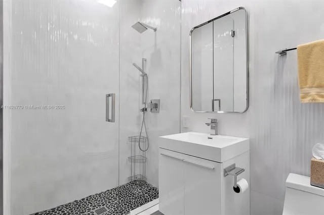 $4,490,000 | 900 Brickell Key Boulevard, Unit 3103, Miami, FL 33131