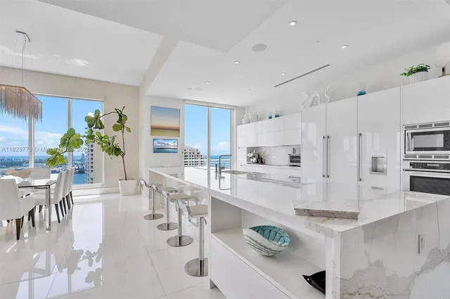 $4,490,000 | 900 Brickell Key Boulevard, Unit 3103, Miami, FL 33131