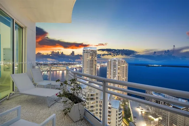 $4,490,000 | 900 Brickell Key Boulevard, Unit 3103, Miami, FL 33131