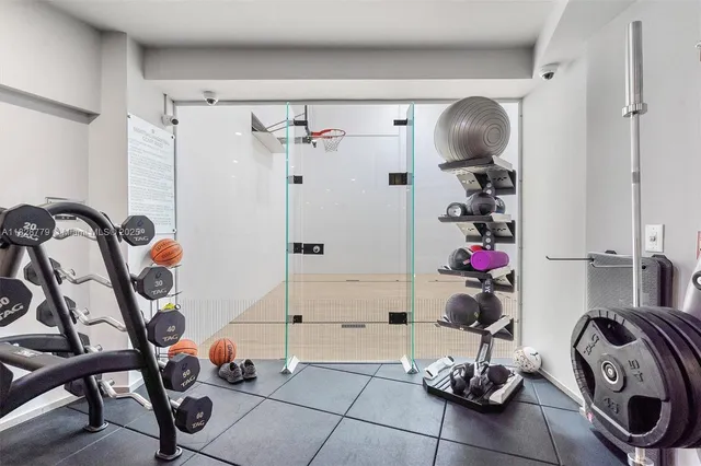 $4,490,000 | 900 Brickell Key Boulevard, Unit 3103, Miami, FL 33131