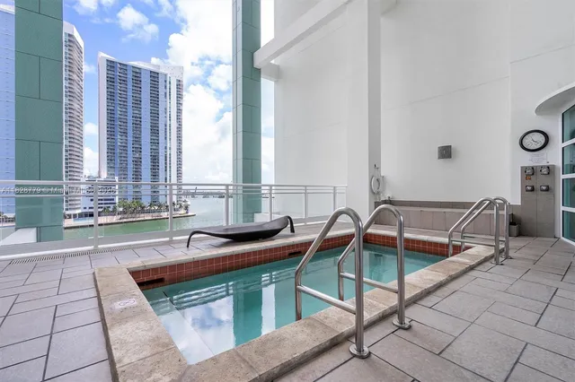 $4,490,000 | 900 Brickell Key Boulevard, Unit 3103, Miami, FL 33131