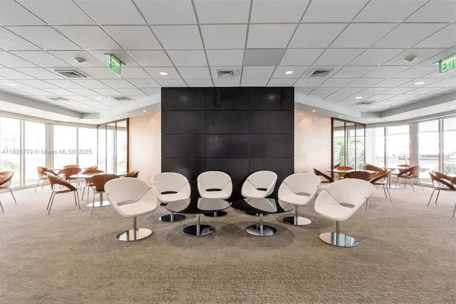 $4,490,000 | 900 Brickell Key Boulevard, Unit 3103, Miami, FL 33131