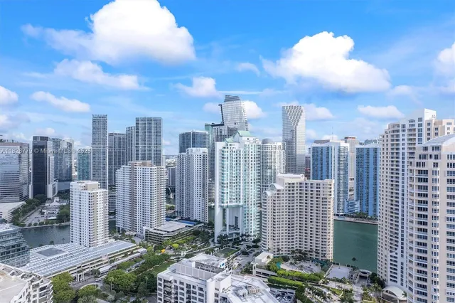 $4,490,000 | 900 Brickell Key Boulevard, Unit 3103, Miami, FL 33131