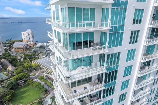 $4,490,000 | 900 Brickell Key Boulevard, Unit 3103, Miami, FL 33131