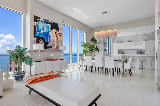 $4,490,000 | 900 Brickell Key Boulevard, Unit 3103, Miami, FL 33131