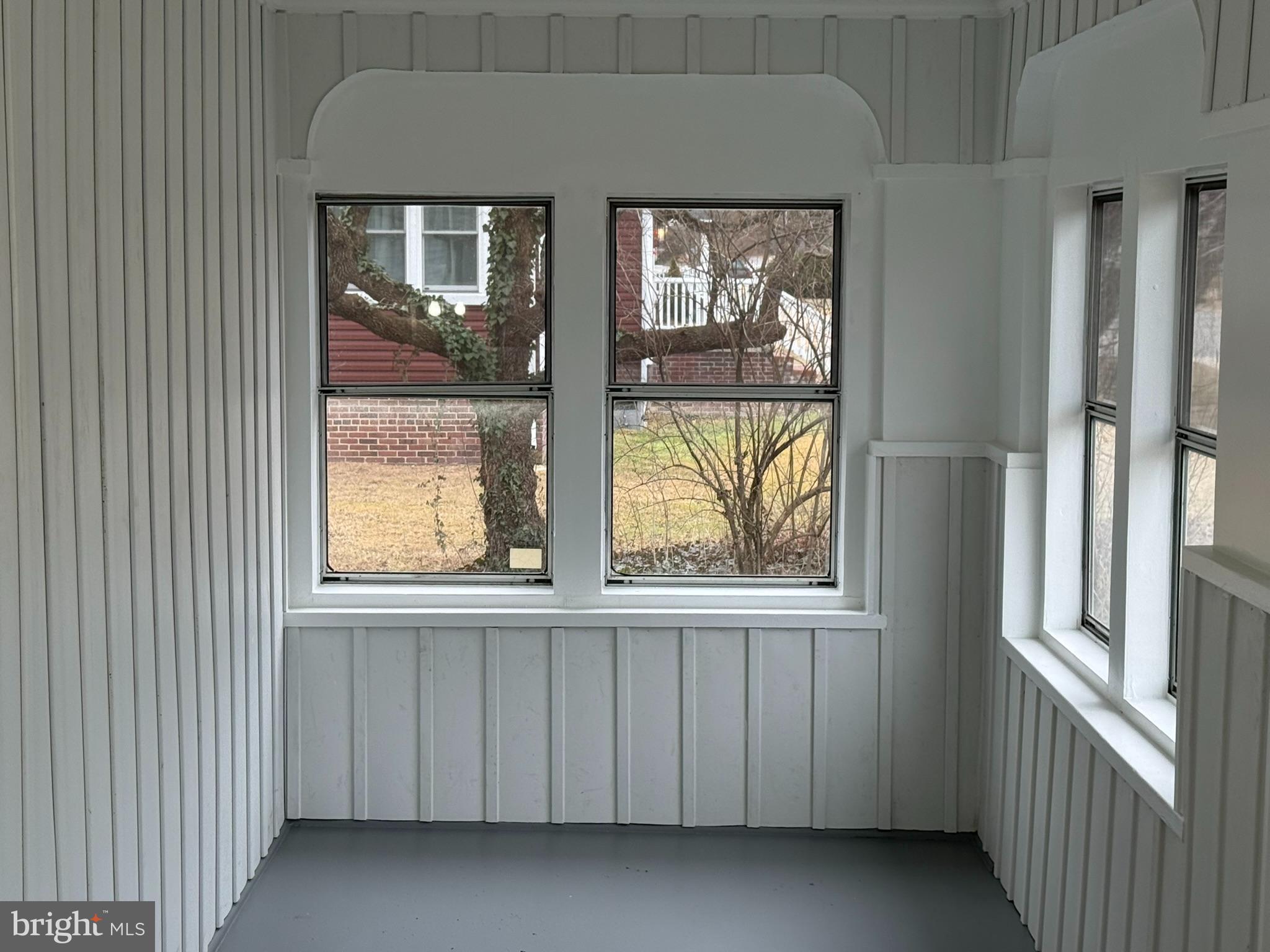 205 Wicklow Road Glen Burnie, MD 21061 - Photo 39 of 52 an empty room that has a window