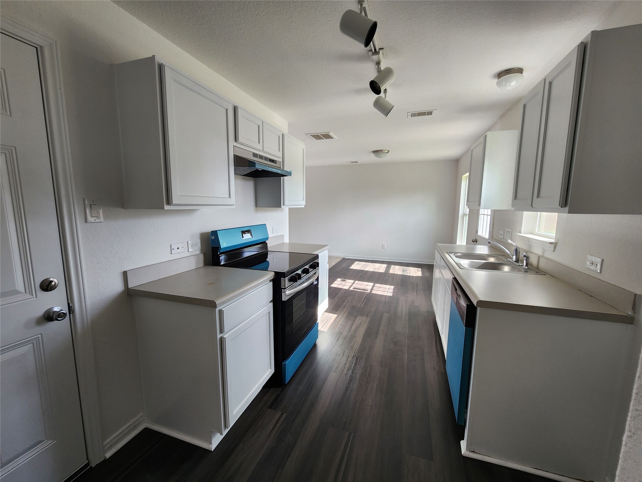 207 Branch Circle Kendleton, TX 77451 - Photo 4 of 12 a kitchen with stainless steel appliances granite countertop a sink stove and refrigerator