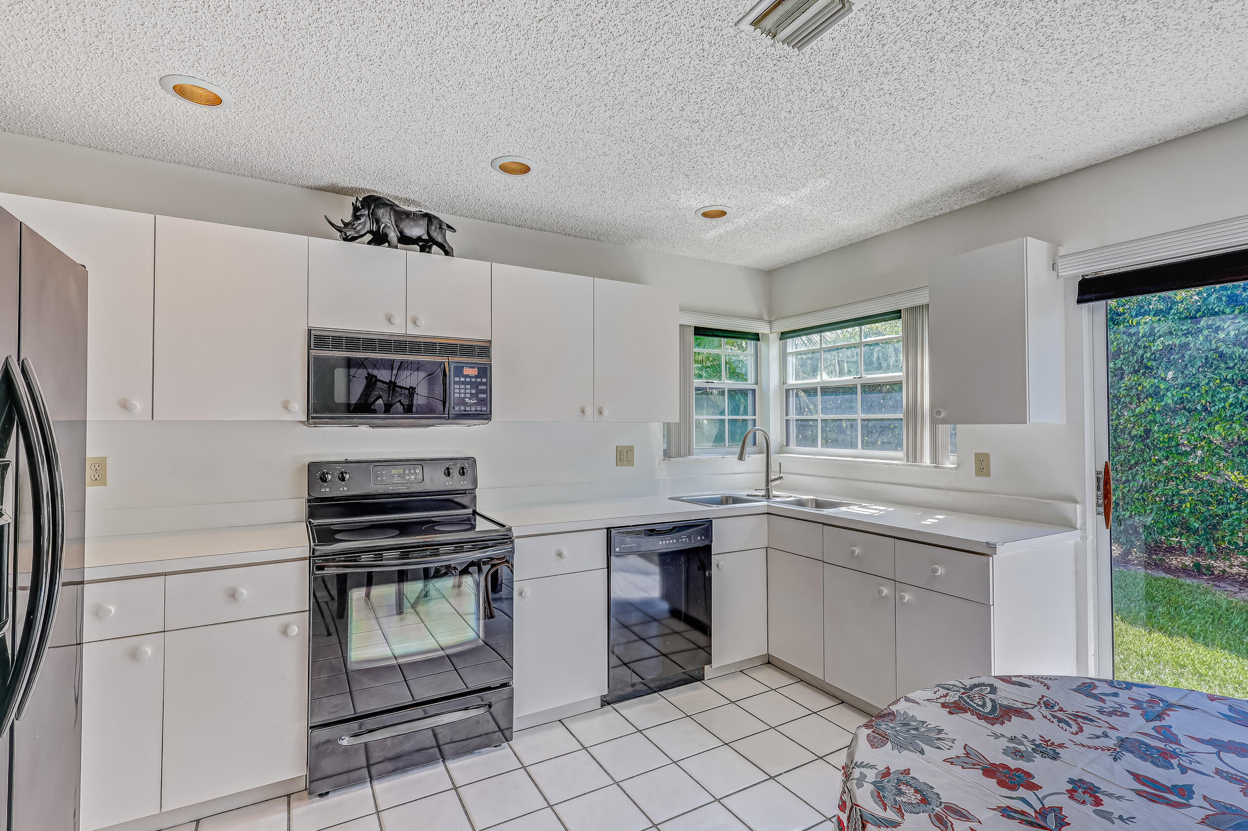 18166 Southeast Fairview Circle Jupiter, FL 33469 - Photo 14 of 48 Kitchen