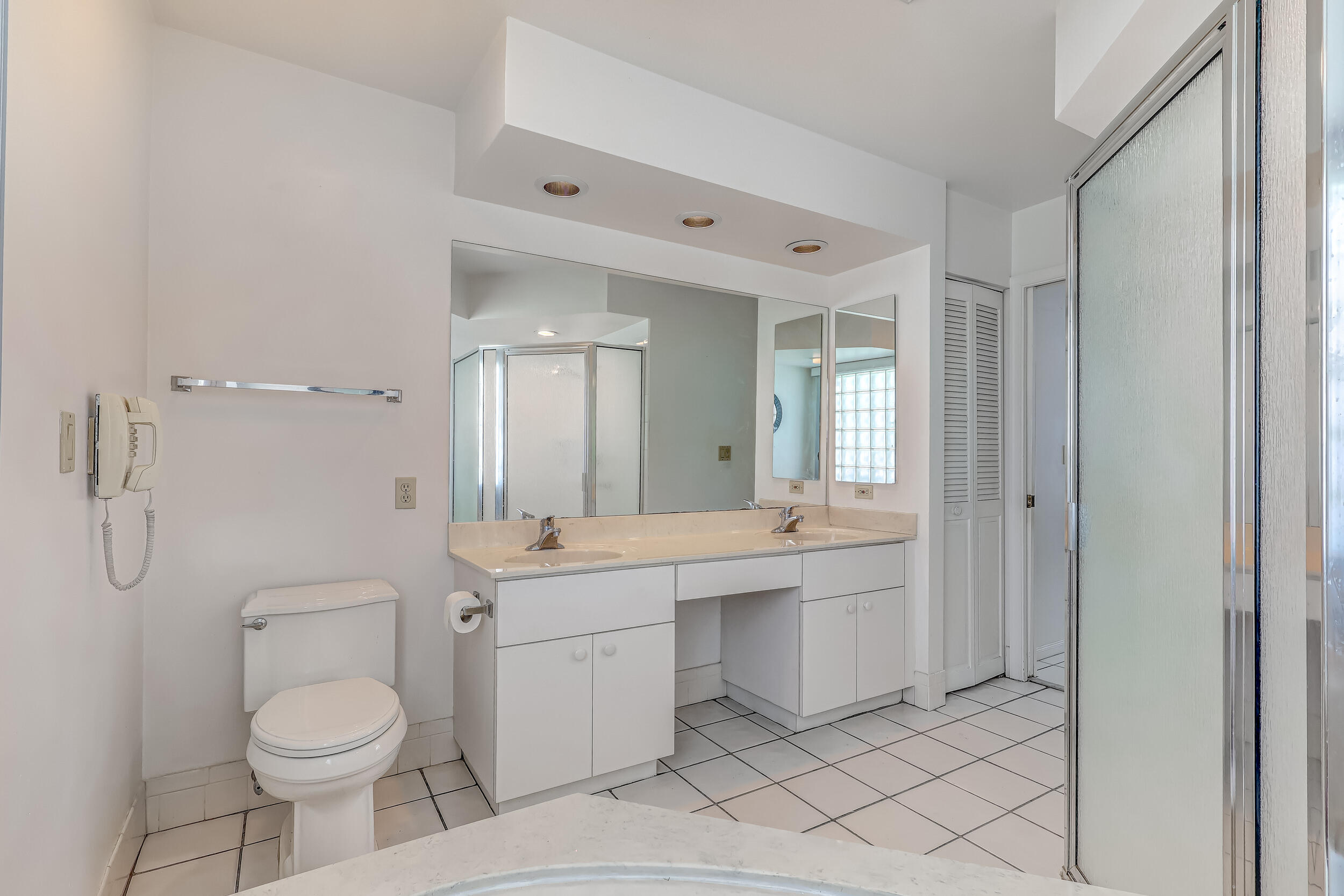 18166 Southeast Fairview Circle Jupiter, FL 33469 - Photo 21 of 48 Primary Bath
