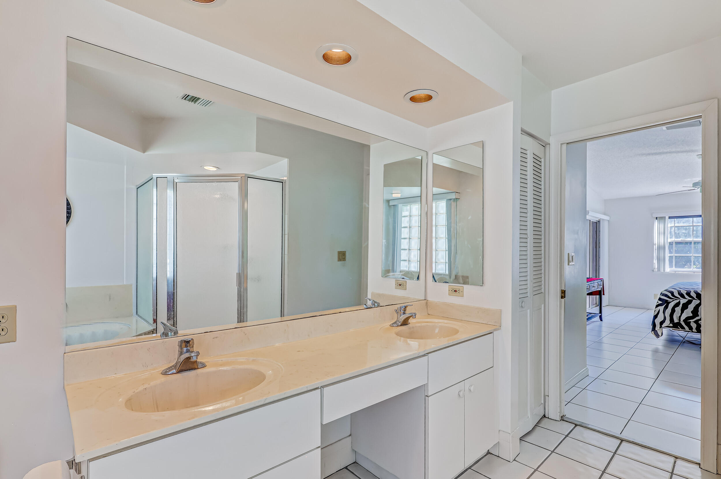 18166 Southeast Fairview Circle Jupiter, FL 33469 - Photo 22 of 48 Primary Bath