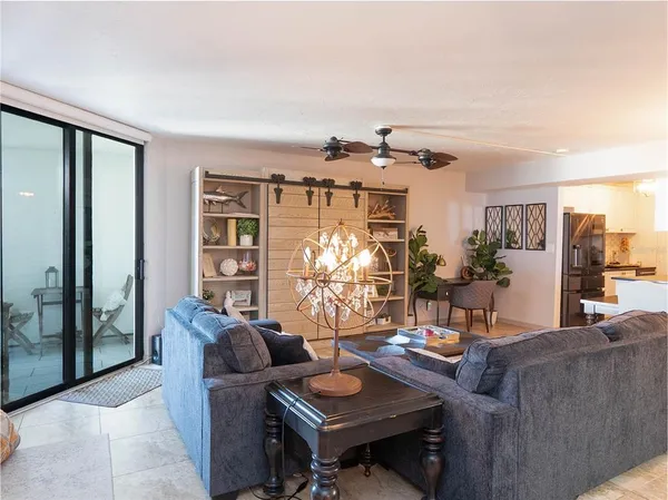 $2,295 | 4822 Ocean Boulevard, Unit 5E, Sarasota, FL 34242