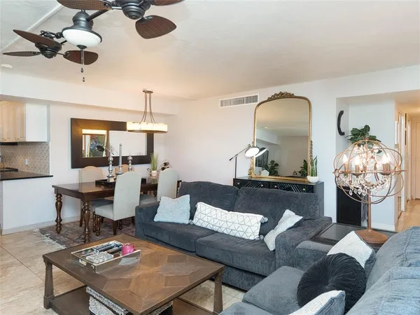 $2,295 | 4822 Ocean Boulevard, Unit 5E, Sarasota, FL 34242