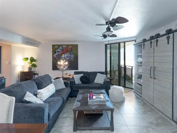 $2,295 | 4822 Ocean Boulevard, Unit 5E, Sarasota, FL 34242