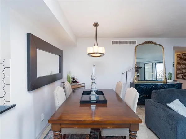 $2,295 | 4822 Ocean Boulevard, Unit 5E, Sarasota, FL 34242