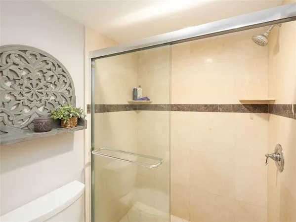 $2,295 | 4822 Ocean Boulevard, Unit 5E, Sarasota, FL 34242