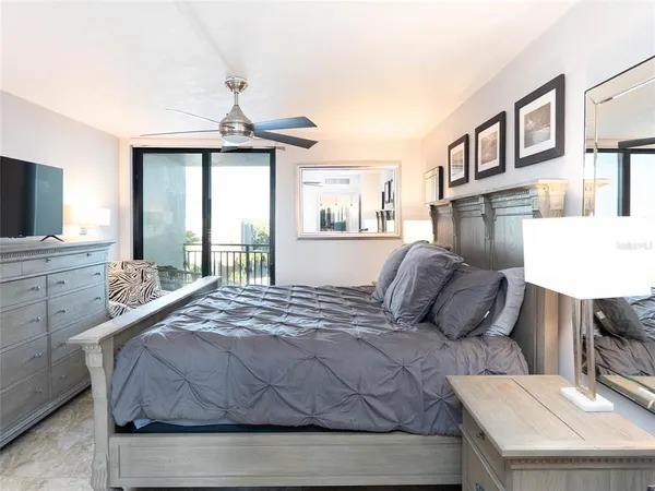 $2,295 | 4822 Ocean Boulevard, Unit 5E, Sarasota, FL 34242