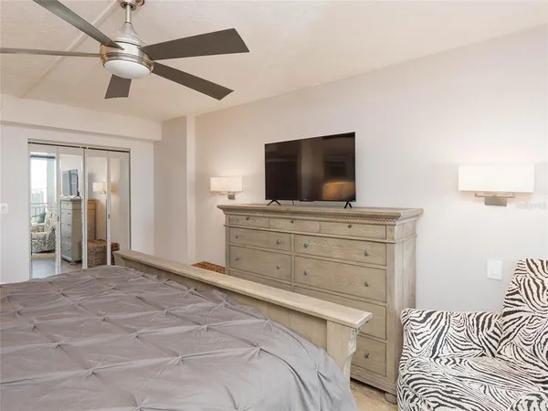 $2,295 | 4822 Ocean Boulevard, Unit 5E, Sarasota, FL 34242