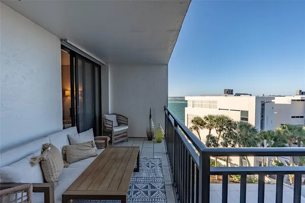 $2,295 | 4822 Ocean Boulevard, Unit 5E, Sarasota, FL 34242