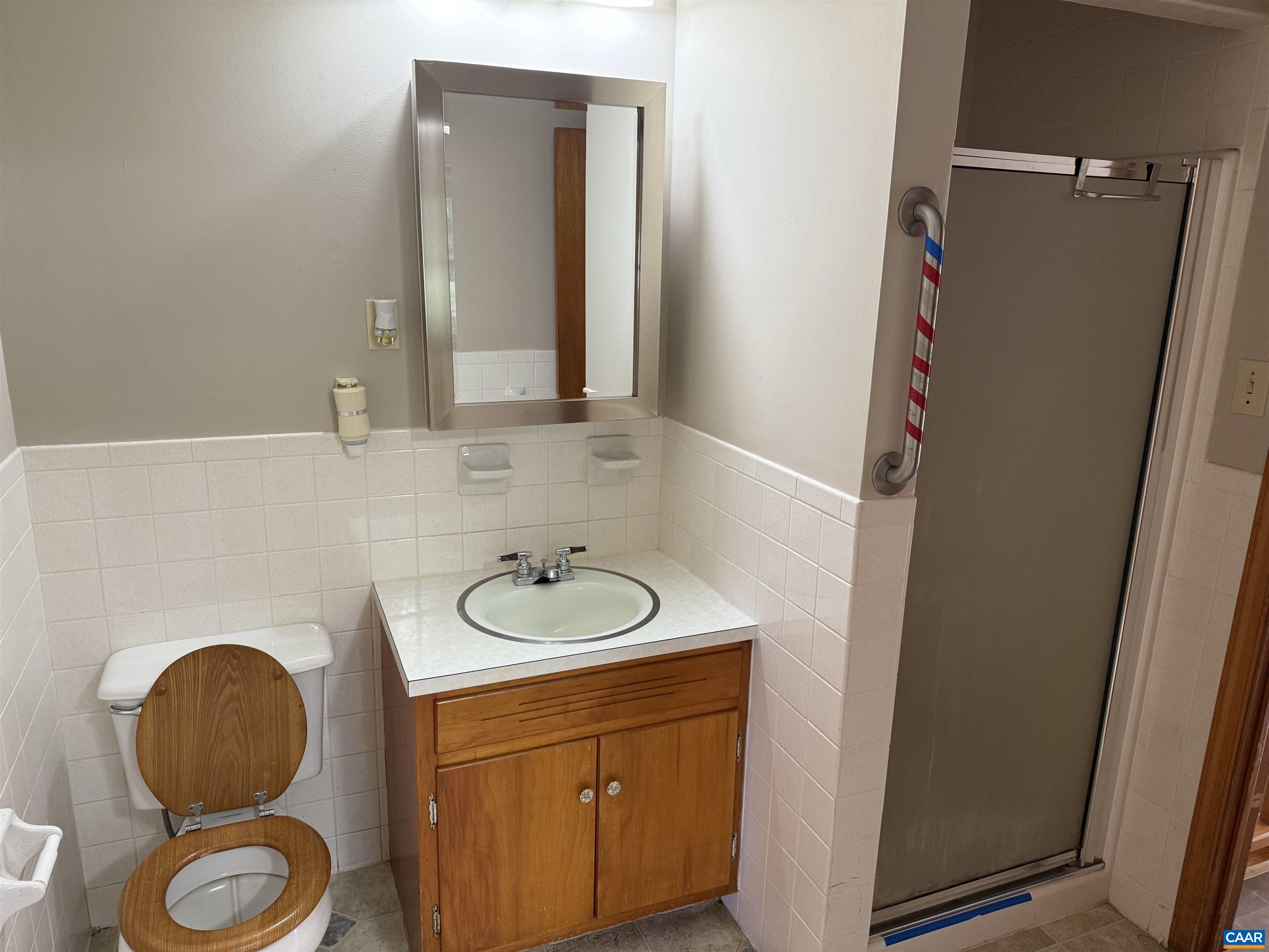 18143 Monrovia Road Orange, VA 22960 - Photo 15 of 43 a bathroom with a sink and a mirror