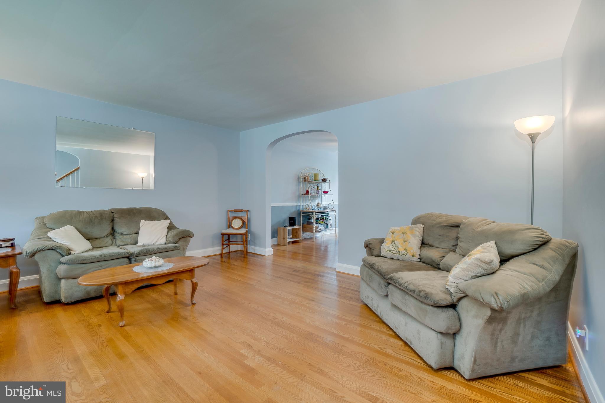 421 Overbrook Road Baltimore, MD 21228 - Photo 20 of 48 Living room