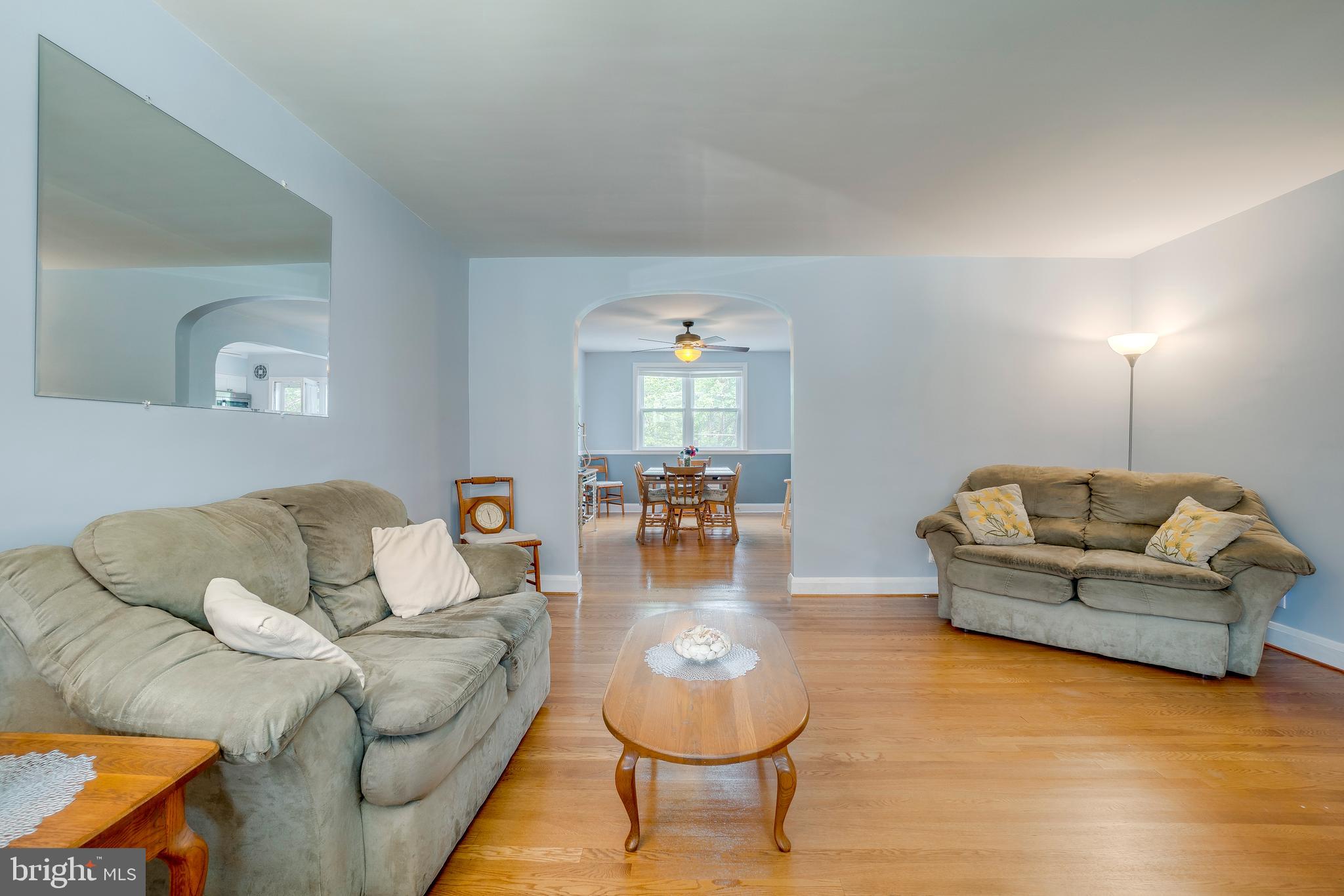 421 Overbrook Road Baltimore, MD 21228 - Photo 21 of 48 Living room