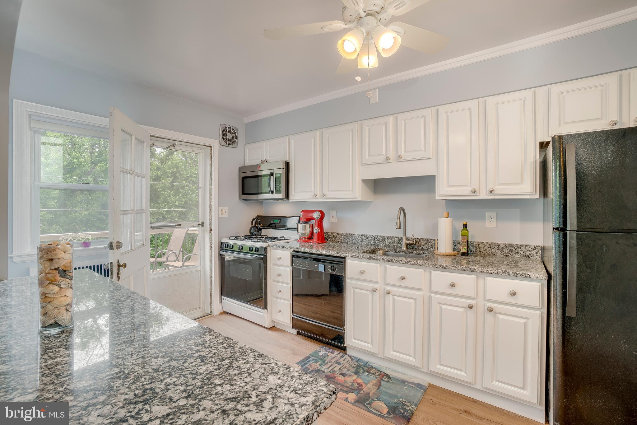 421 Overbrook Road Baltimore, MD 21228 - Photo 22 of 48 Kitchen