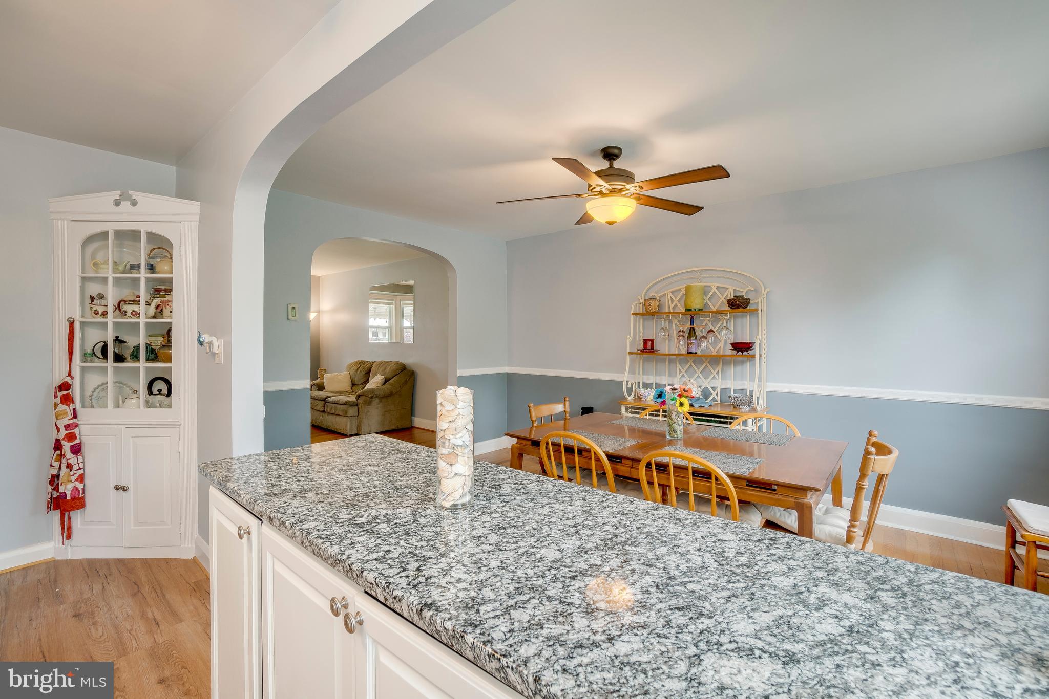 421 Overbrook Road Baltimore, MD 21228 - Photo 25 of 48 Breakfast bar