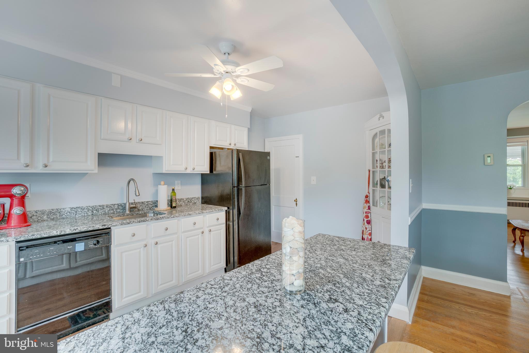 421 Overbrook Road Baltimore, MD 21228 - Photo 28 of 48 Breakfast Bar