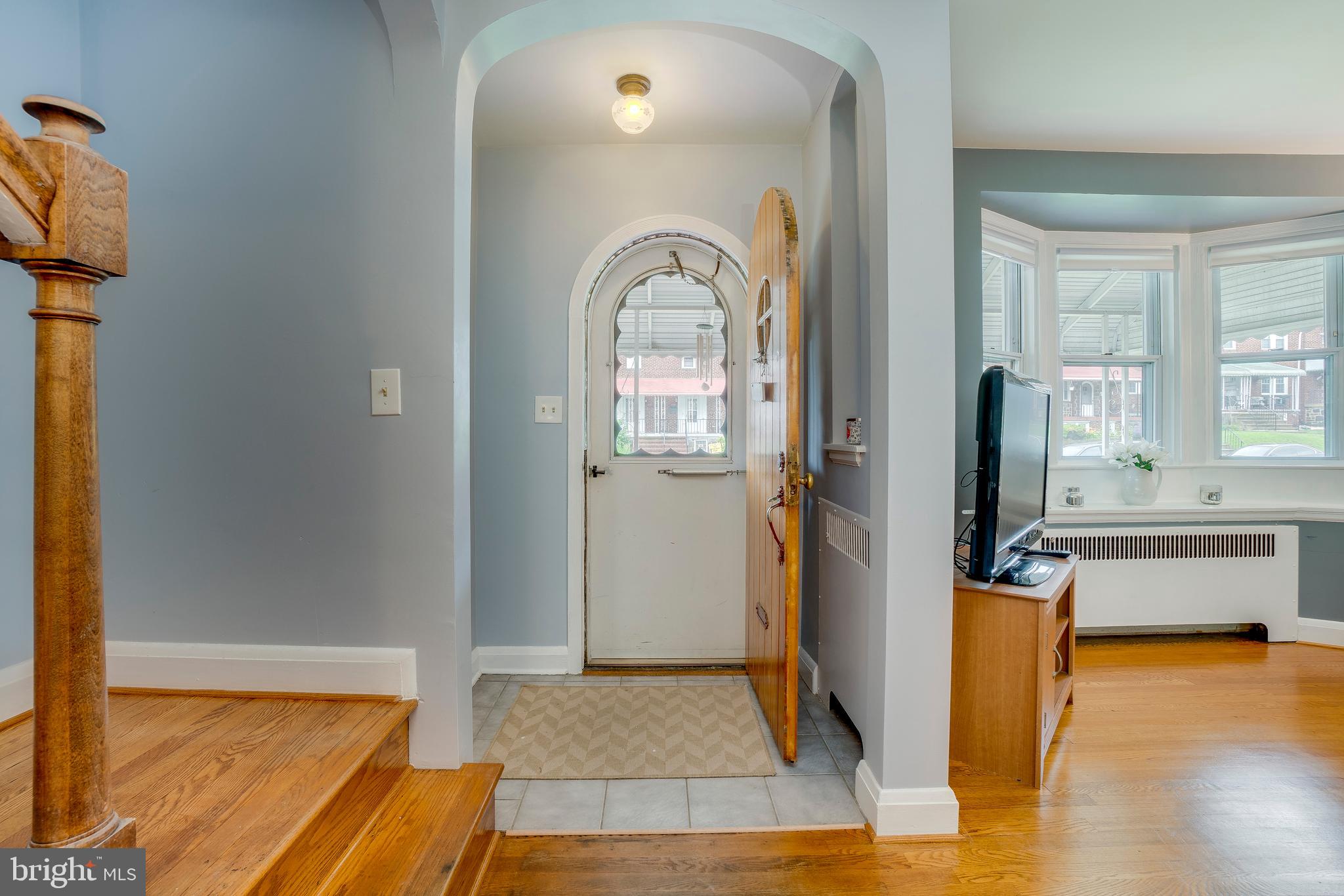 421 Overbrook Road Baltimore, MD 21228 - Photo 6 of 48 Foyer